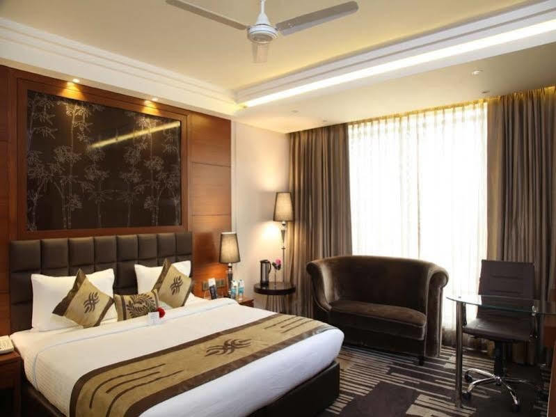 Hotel Jrd Exotica-Business Hotel Yeni Delhi Dış mekan fotoğraf