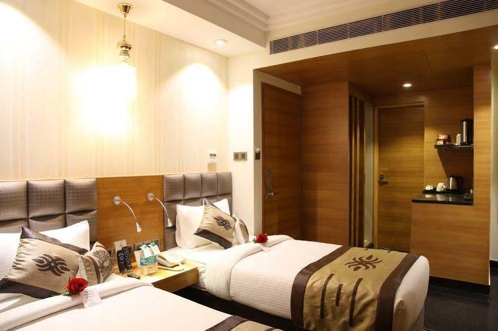 Hotel Jrd Exotica-Business Hotel Yeni Delhi Dış mekan fotoğraf